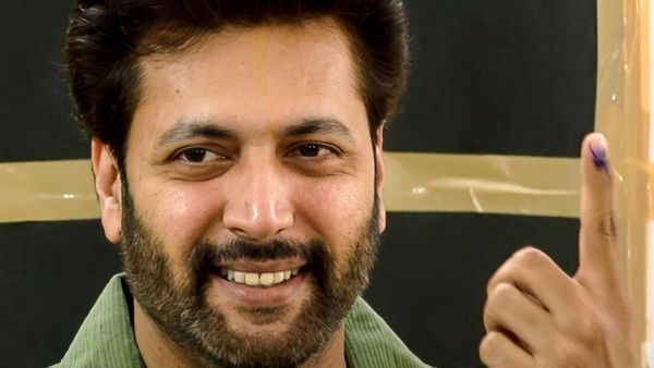 நல்லதே நடக்கும்.. திருப்பதி சாமி தரிசனத்தை முடித்துவிட்டு தவறாமல் வந்து ஓட்டுப்போட்ட ரவி மோகன்!