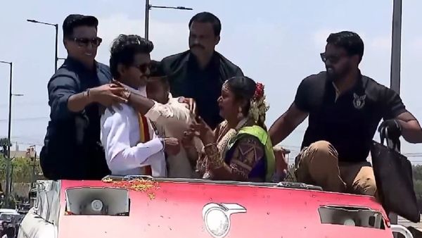 Vijay: புதுமண தம்பதிகளை வாழ்த்திய விஜய்.. பிரசாரத்தில் நடந்த ருசீகரம்..
