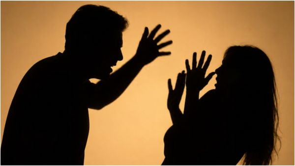 படுக்கை அறை காட்சியில் ஆத்துமீறிய ஹீரோ.. பயந்து ஓடிய நடிகை.. மூத்த நடிகர் சொன்ன அதிர்ச்சி தகவல்!