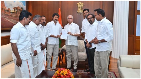விஜய் CM ஆவது உறுதியா? ஆளுநரின் முடிவு என்ன? தமிழக அரசியலில் உச்சகட்ட பரபரப்பு!