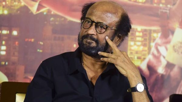 ஒரு பயலும் என்னை மதிக்கல.. சினிமாவை விட அதுதான் பவர்னு புரிஞ்சுக்கிட்டேன்.. மேடையில் பேசிய ரஜினிகாந்த்
