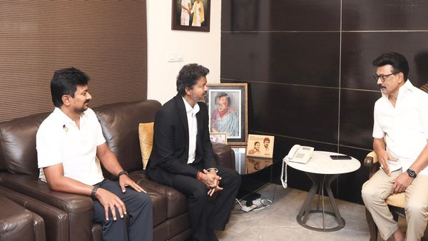 உதயநிதியும் அவர் மகனுமே விஜய் ரசிகர்கள்தான்.. இங்கே பாருங்க வீடியோவை.. இன்பநிதி பின்னிருக்காரு