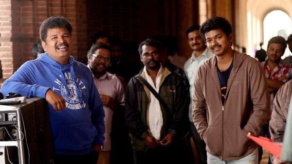 இதெல்லாம் சினிமாவில் மட்டுமே சாத்தியம் என்று கூறியதையெல்லாம் தகர்த்தெறிந்து.. விஜய்க்கு ஷங்கர் சபாஷ்!