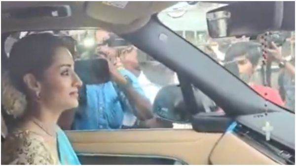 விஜய் பதவியேற்பு விழா: திரிஷா காரை கவனிச்சீங்களா?.. இணையத்தில் வெடித்த சர்ச்சை!