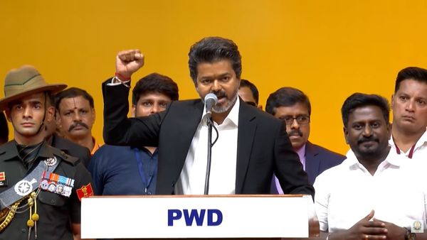 சி. ஜோசப் விஜய் எனும் நான்.. முதலமைச்சராக பதவியேற்றார் விஜய்.. ஒருவழியாக சாதிச்சாச்சு