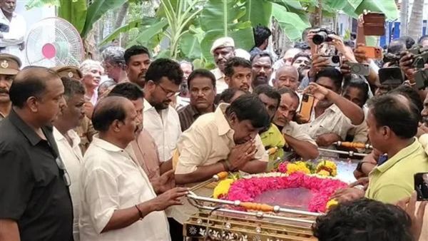 பாரதிராஜா உயிரிழப்பு.. உடைந்து கதறி அழுத வடிவேலு.. வைகை புயலை இப்படி பார்த்ததே இல்லை