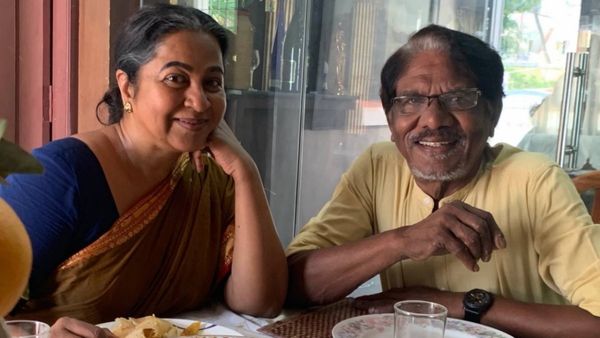 யப்பா எவ்வளவு பாசம்.. மகள் திருமணத்துக்கு வந்த பாரதிராஜா.. ராதிகா செய்ததை பாருங்க.. பார்க்கவே கலங்குது