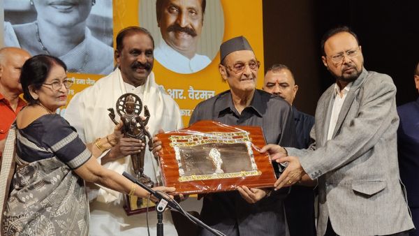 ஞானபீட விருது பெற்றார் கவிஞர் வைரமுத்து.. இலக்கியத்துக்கு பல்கலைக்கழகம் வேண்டும் என கோரிக்கை!