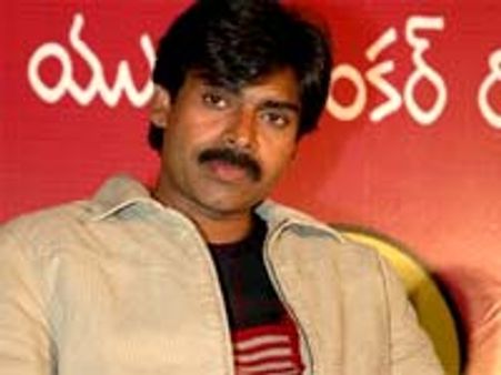 పవన్ 'పులి' పనిలో త్రివిక్రమ్?