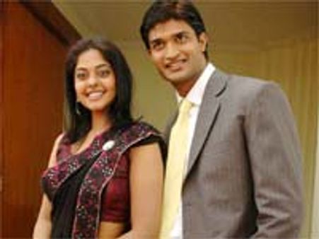 బూజు పట్టిన'ఆవకాయ బిర్యాని'(రివ్యూ)