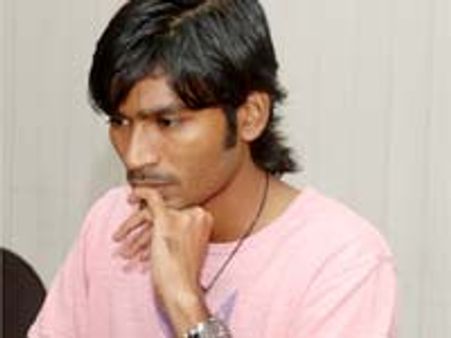 ధనుష్ నోట 'చిరు' పాట