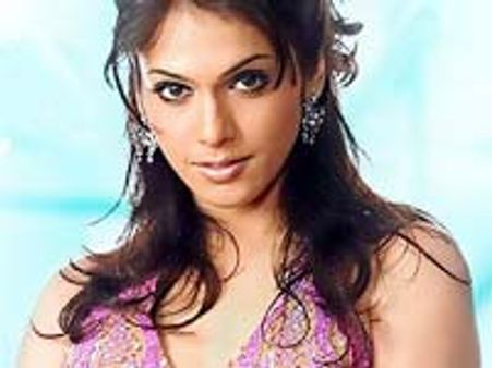 ఆమెను మేనేజరే మోసం చేసాడు