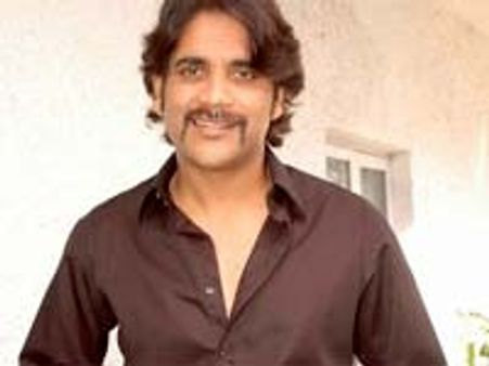 కింగ్(నాగ్)భారీ రొమాన్స్