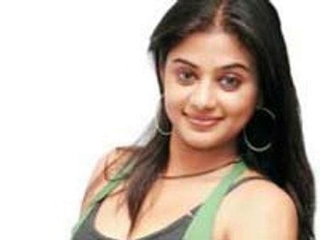 ప్రియమణి బికినికి ఇరవై లక్షలు?