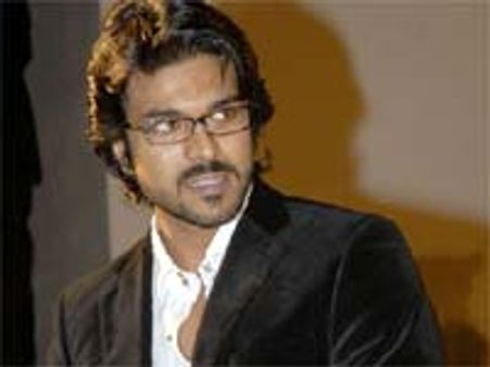 లారన్స్ తో రామ్ చరణ్ !!