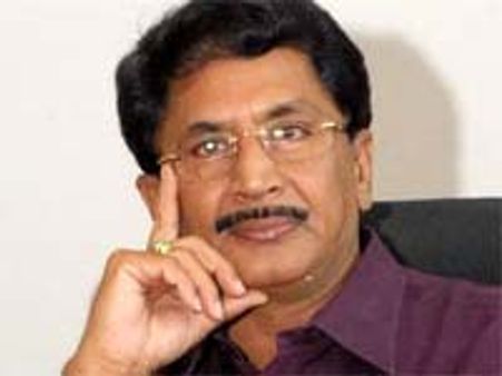 మురళీమోహన్ పై చీటింగ్ కేసు