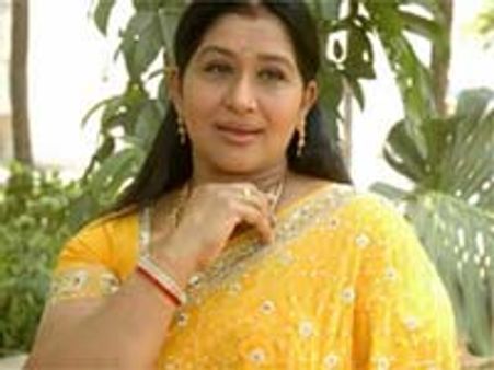 అవకాశాల్లేకే ఆమె రాజకీయాలు?