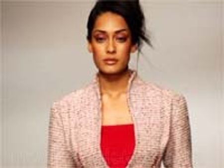 ఆ వ్యాన్ లో ఏం జరిగిందో...