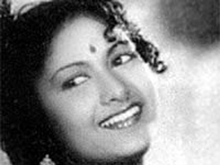 సావిత్రి స్మృతికి స్టాంపులు