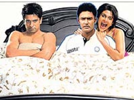 మందిరాబేడీ ప్రక్కలో అనీల్ కుంబ్లే?