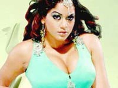 ముమైత్ కక్కుర్తి ఫలితం అదే...