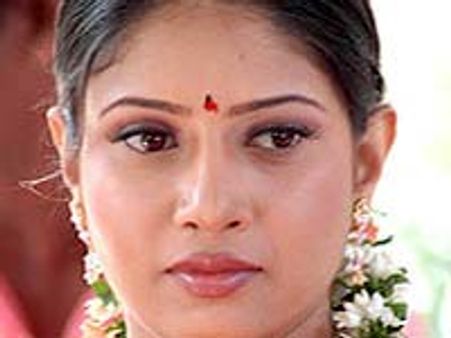 సిమ్రాన్ కన్నా సంఘవికే...