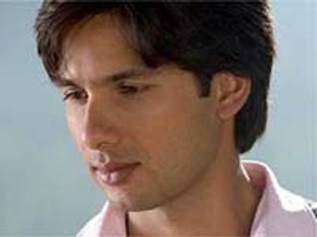 హౌస్ అరెస్టులో హీరో