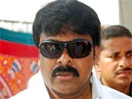 'కెమేరా'కోసం చిరు ప్రయత్నం?