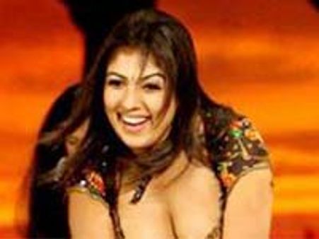 నయనతారను బికినీ కాపాడుతుందా?