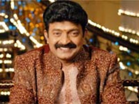 చిరంజీవి నియంత..నమ్మొద్దు