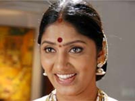 కోకాపేట ఆంటీ(ఝాన్సీ)పై దుమారం..