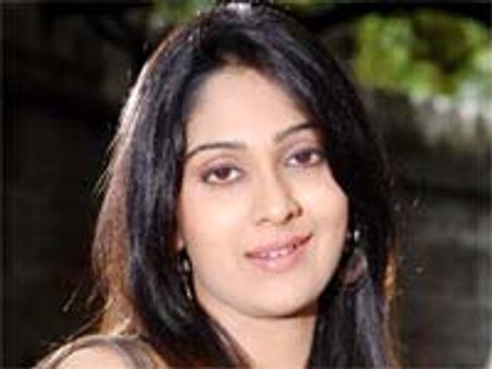 హిట్టే..కాస్త జనం చూస్తే బావుండును!