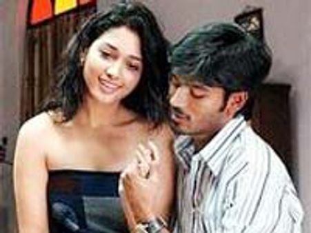 తమన్నా తడి టవల్ జారిన వేళ