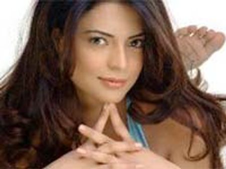 అతి తక్కువ రేటుకే ఆమెను ...