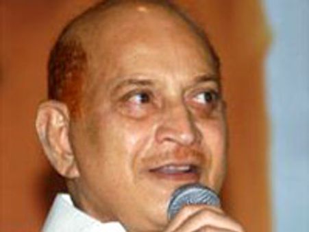 హీరో కృష్ణకు కోర్టు నోటీసులు