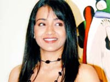 త్రిషను హెరాస్ చేస్తున్న జె.డి?