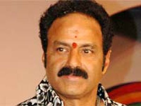 బాలకృష్ణతో చిరుకు చెక్?