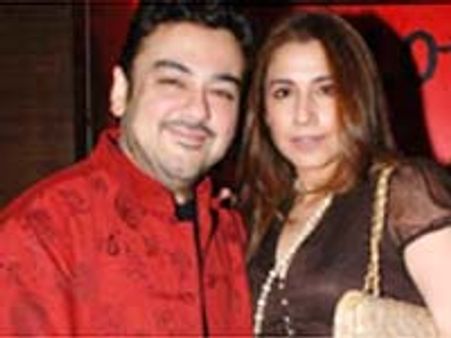 భార్యా వేధింపుల కేసులో సింగర్