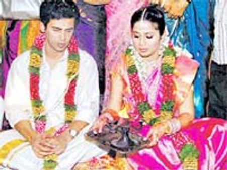 సంగీత, క్రిష్ ఒకటయ్యారు..