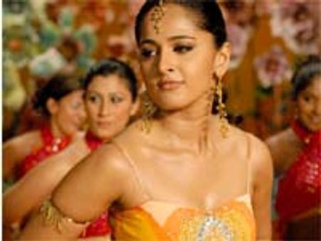 అనూష్క కోరిక తీరుస్తున్న పవన్?