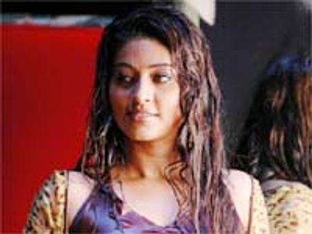 చంద్రముఖిగా ఆమె కరెక్టేనా?