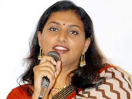 రోజా చీకటి జీవితపు...