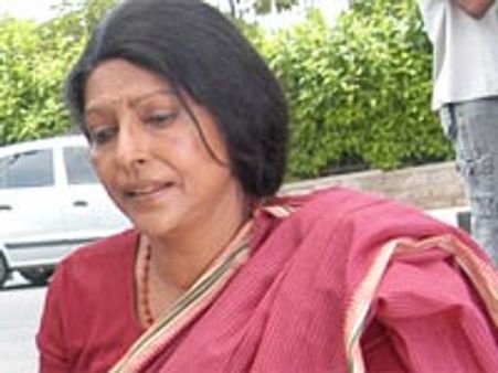 పార్టీ మార్చిన శారద