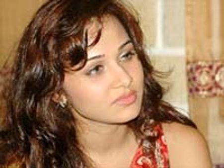 వర్మ హీరోయిన్ కి దెబ్బలు..