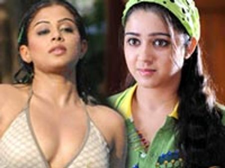 ఛార్మి, ప్రియమణి ఎక్సపోజింగ్ ఫ్లాప్