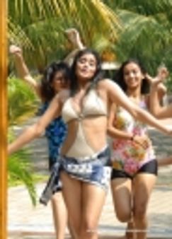 ఉంది..కాబట్టి చూపిస్తున్నా:ప్రియమణి