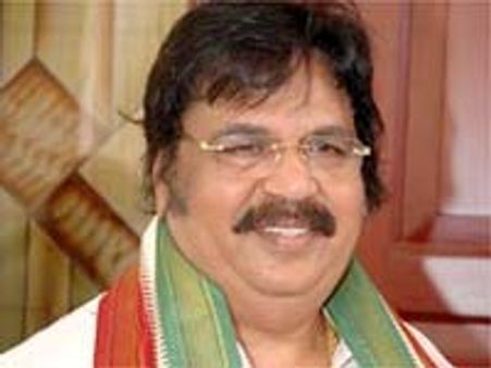 చిరుని దాసరి దుమ్మెత్తి పోసారా?