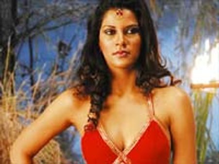 చెల్లితో సెక్స్ బాంబ్ ట్రైల్