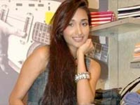 డ్రగ్స్ కి అలవాటు పడ్డ హీరోయిన్?