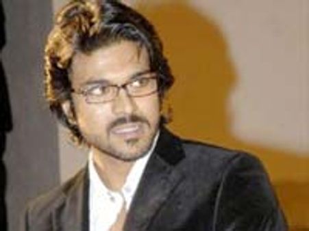 చిరు కుటుంబ హీరోలకు కష్టాలు